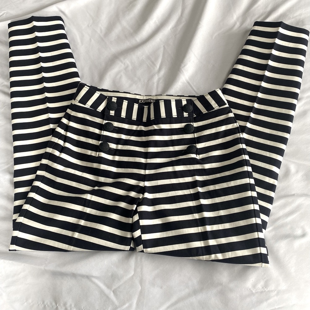 Express Woman’s Size 2R
Ankle Pant Navy White Striped
Sailor Mid Rise